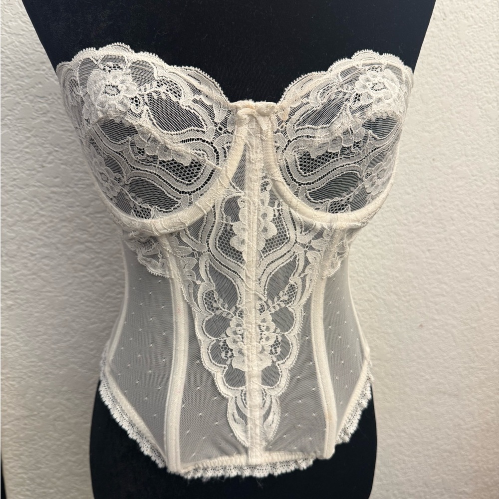Vintage Vanity Fair Cream Lace Bra with Floral Appliqués